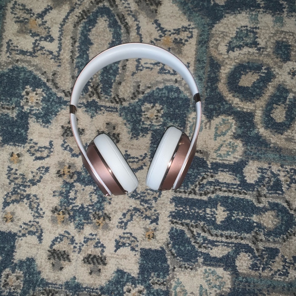 ROSE GOLD BEATS HEADPHONES